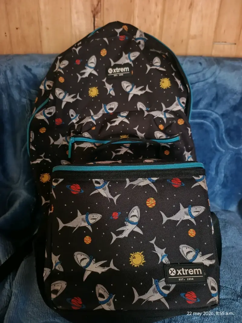 Lonchera Xtrem con diseño de tiburones - 3