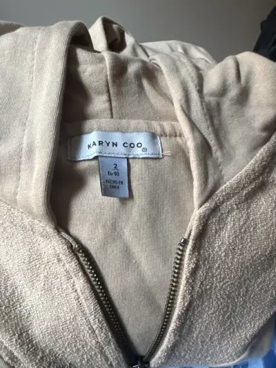 Polerón rosa beige  de Karyn Coo talla 2 - miniatura 2