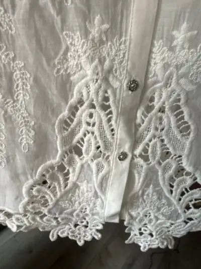 Blusa blanca con encaje Rapsodia - miniatura 3