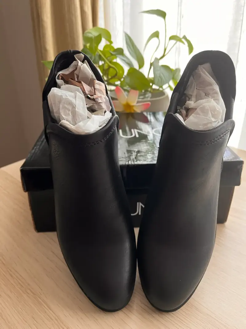 Botines negros de cuero - 1