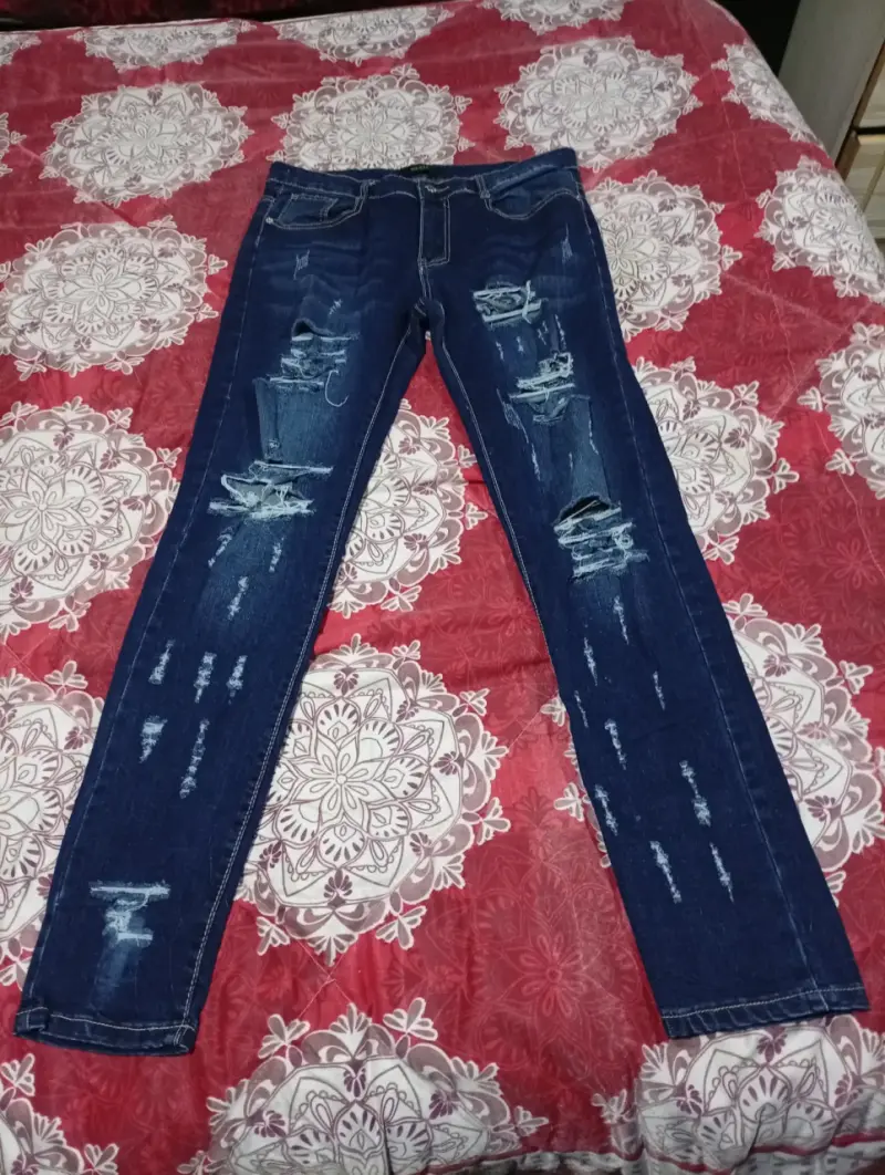 Jeans rasgados azul oscuro