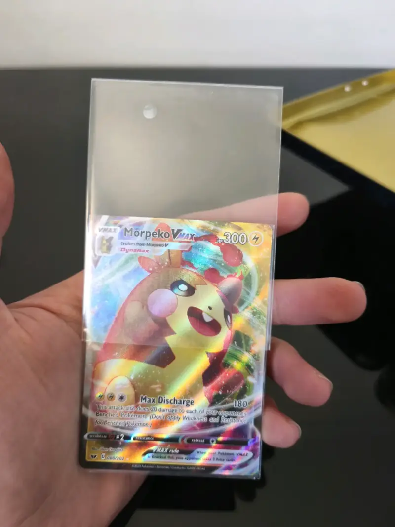 Carta Pokémon Morpeko VMAX holográfica - 4