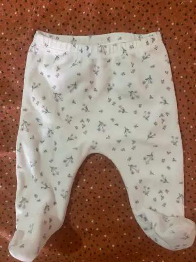 Conjunto blanco bebé estampado floral - miniatura 2