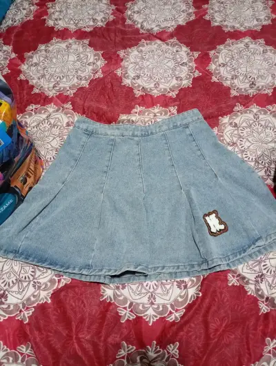 Falda de mezclilla con parche - miniatura 1