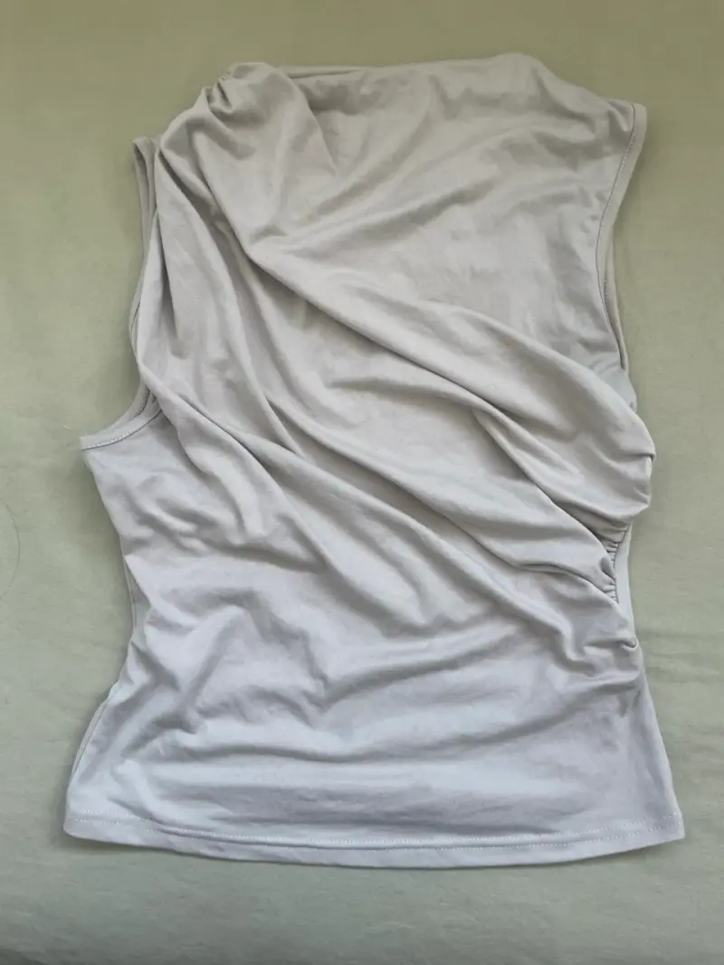 Polera sin mangas beige
