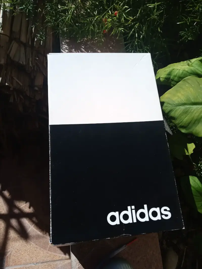 Zapatilla deportiva blanca Adidas - 5