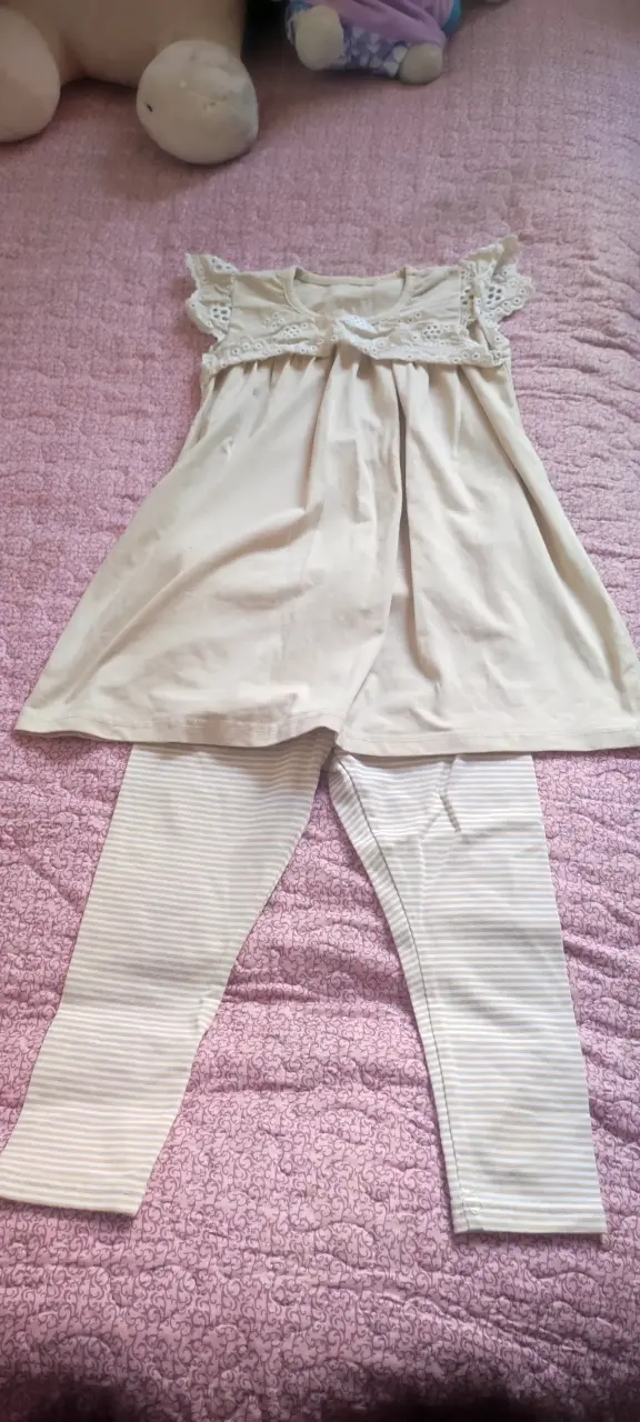 Conjunto beige para niña