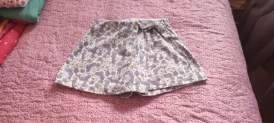 Falda shorts  corta floral - miniatura 1
