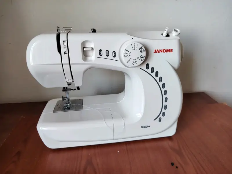 Máquina de coser blanca Janome - 1