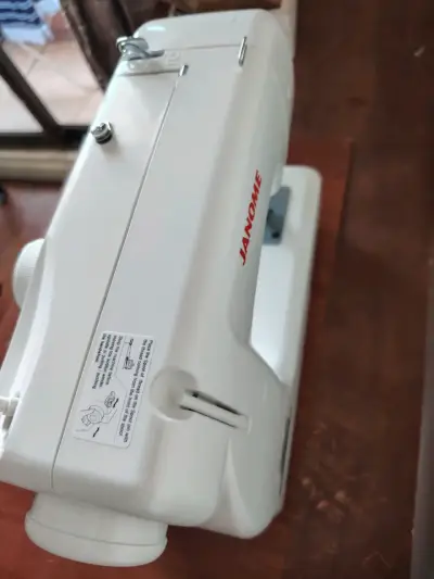 Máquina de coser blanca Janome - miniatura 3