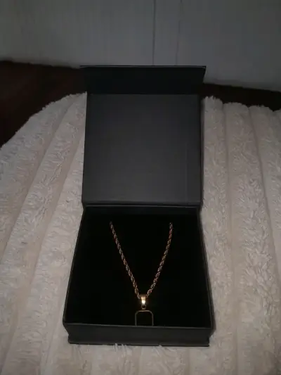 Collar en baño de oro  con dije elegante - miniatura 1