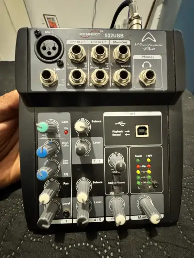 Mezclador de audio Wharfedale Pro - miniatura 1