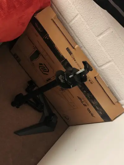 Setup gaming sin GPU/Monitor MSI 27" - miniatura 1