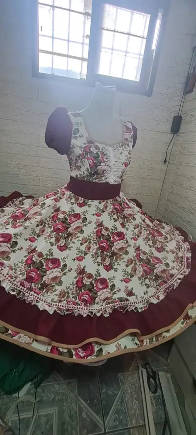 Vestido tradicional floreado - miniatura 2