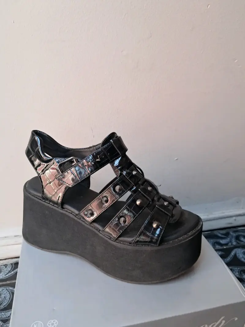 Sandalias negras con plataforma - 2