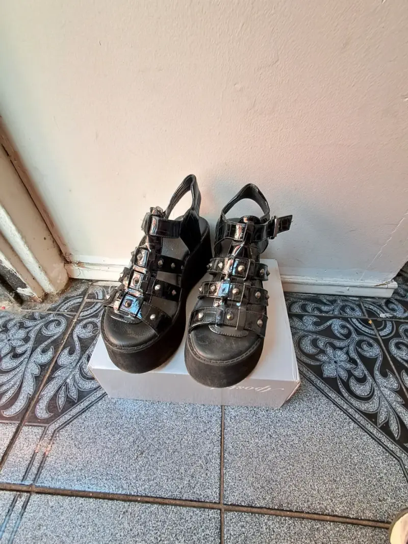 Sandalias negras con plataforma - 3