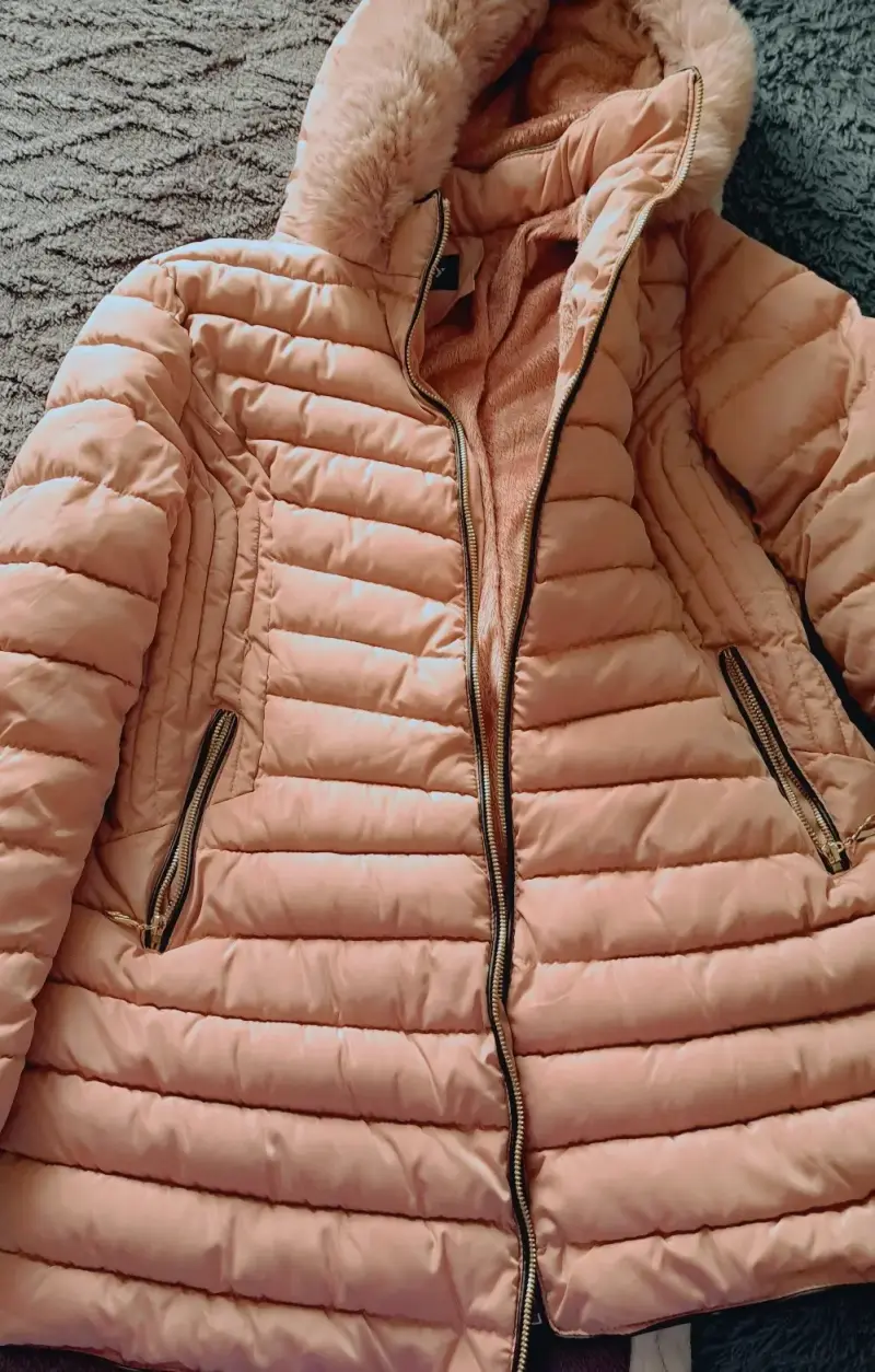 Chaqueta rosada con capucha - 2