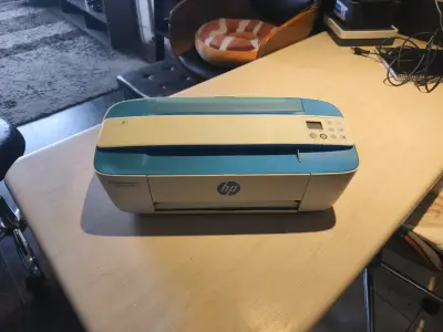 Impresora HP a color - miniatura 1