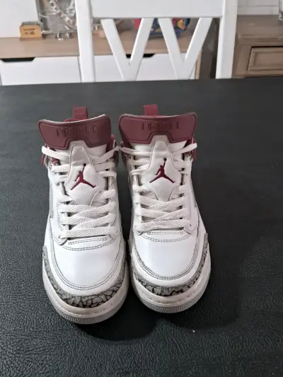 Zapatillas deportivas blancas y burdeo - miniatura 2