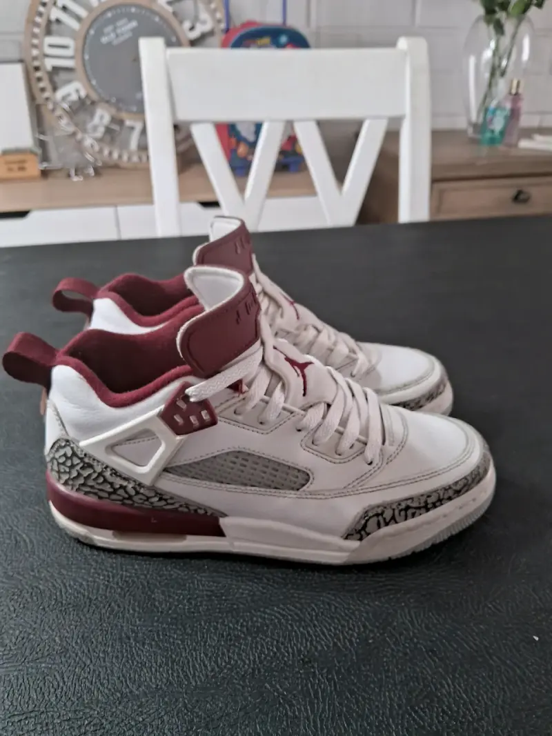 Zapatillas deportivas blancas y burdeo - 5