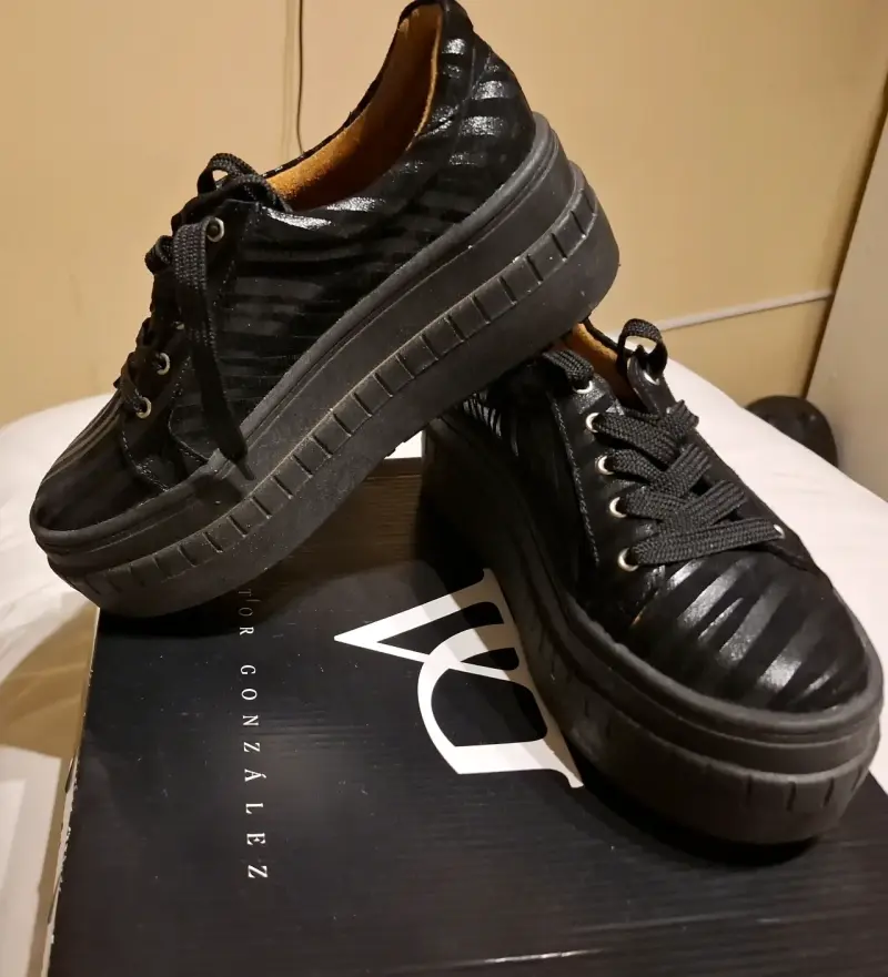 Zapatillas negras Victor Gonzalez 100% cuero - 1
