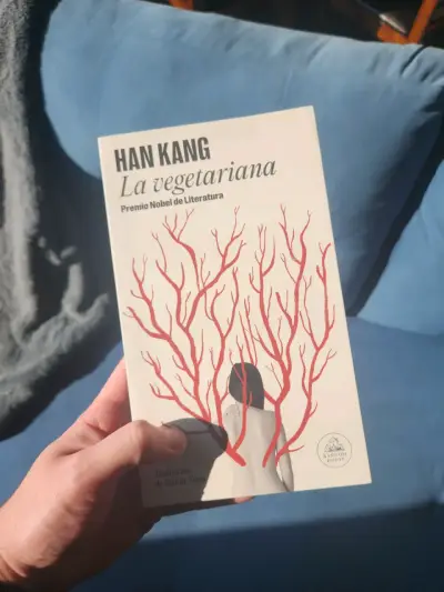 Libro 'La vegetariana' de Han Kang - miniatura 1
