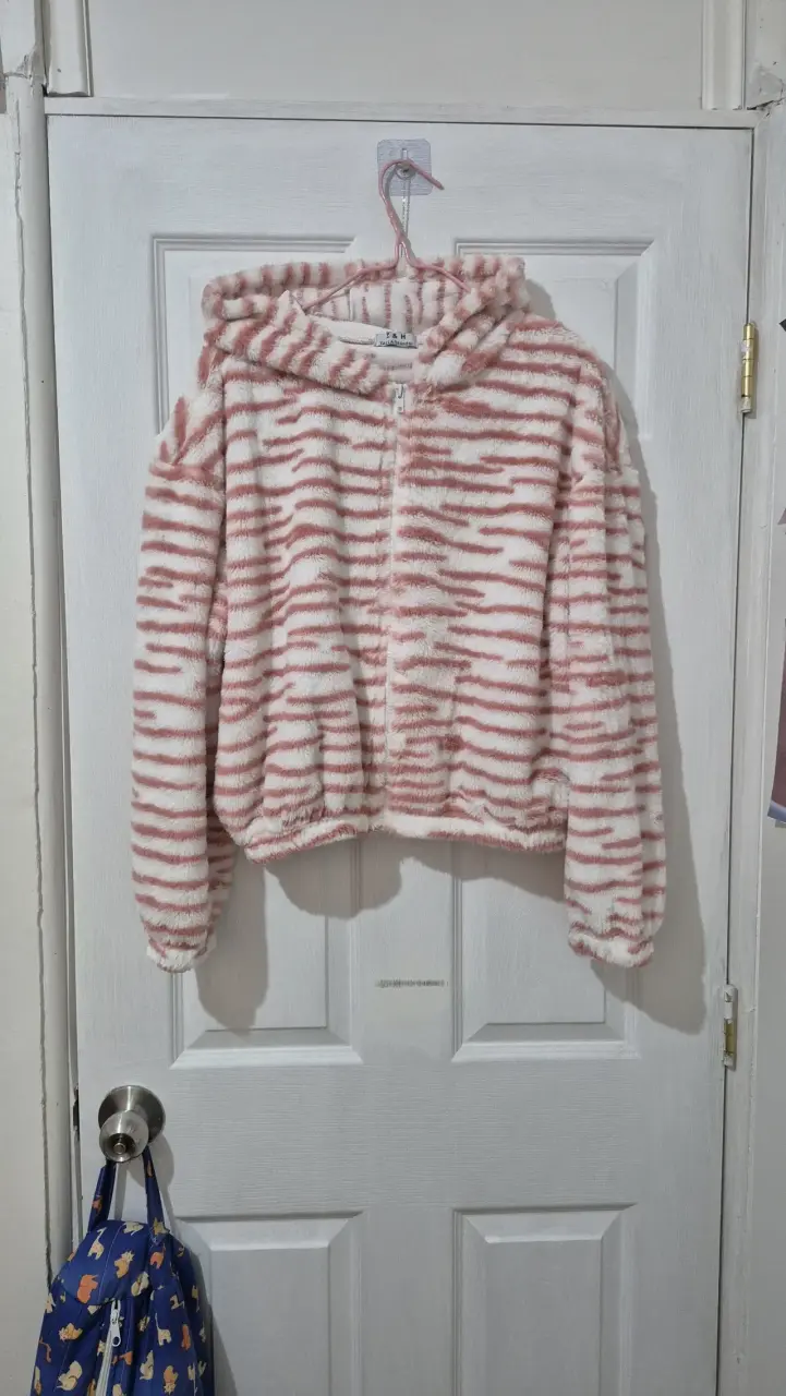 Chaqueta peluda rosada animal print talla estándar - 1