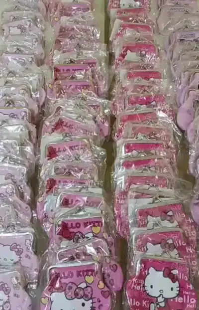 Monederos Hello Kitty 100 unidades 25.000 pesos - miniatura 2