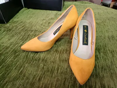 Zapatos de tacón mostaza talla 36 - miniatura 1