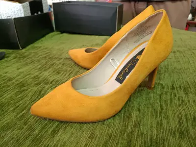 Zapatos de tacón mostaza talla 36 - miniatura 2