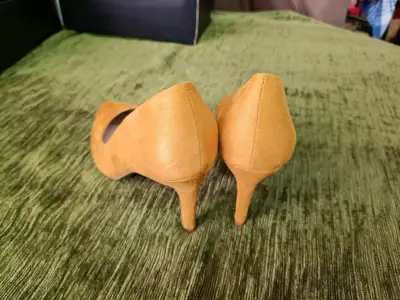 Zapatos de tacón mostaza talla 36 - miniatura 4