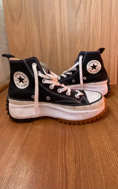 Zapatillas Converse negras con  plataforma - miniatura 1