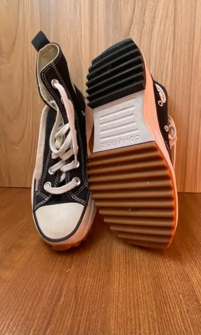 Zapatillas Converse negras con  plataforma - miniatura 4