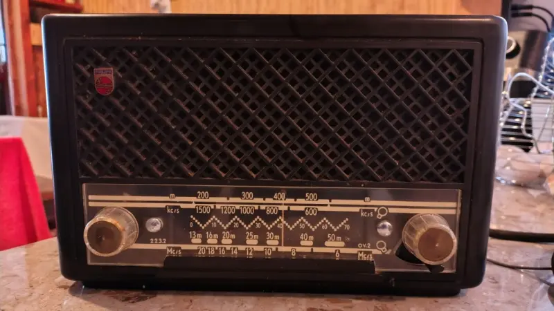 Radio vintage Philips negra - 1