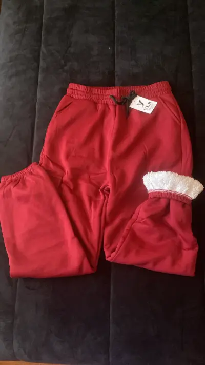 Pantalón deportivo rojo con etiqueta - miniatura 1