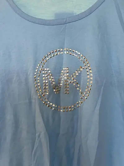 Polera azul con logo brillante - miniatura 2