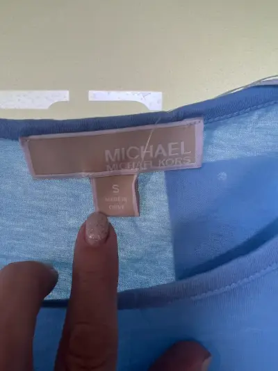 Polera azul con logo brillante - miniatura 3