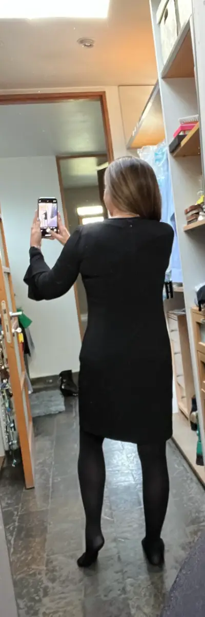 Vestido negro elegante - miniatura 1