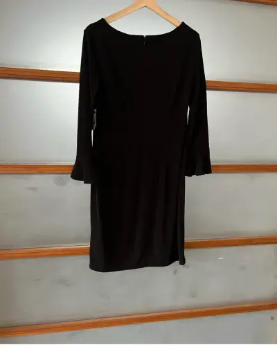 Vestido negro elegante - miniatura 3