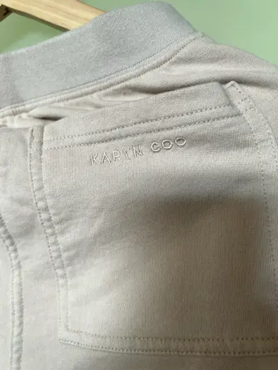 Buzo beige casual mujer - miniatura 4