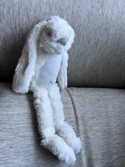 Conejo de peluche blanco - miniatura 3