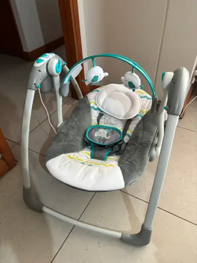 Silla mecedora bebé con juguetes - miniatura 1