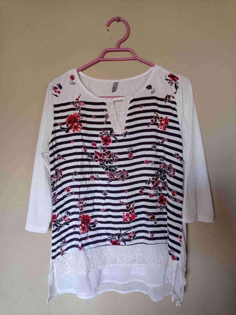 Blusa a rayas con flores