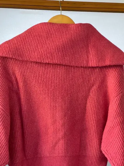 Suéter rosa con cierre - miniatura 4