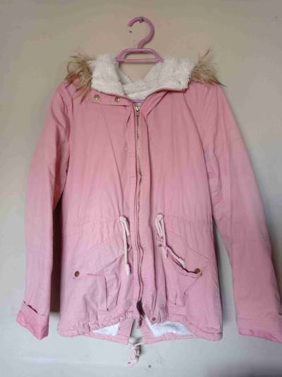 Parka rosada con capucha de peluche - miniatura 1