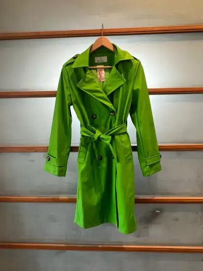 Trench eco cuero  verde con cinturón - miniatura 1
