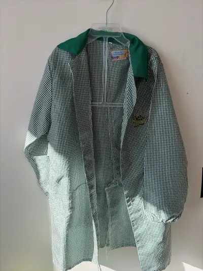 Delantal escolar verde a cuadros - miniatura 1