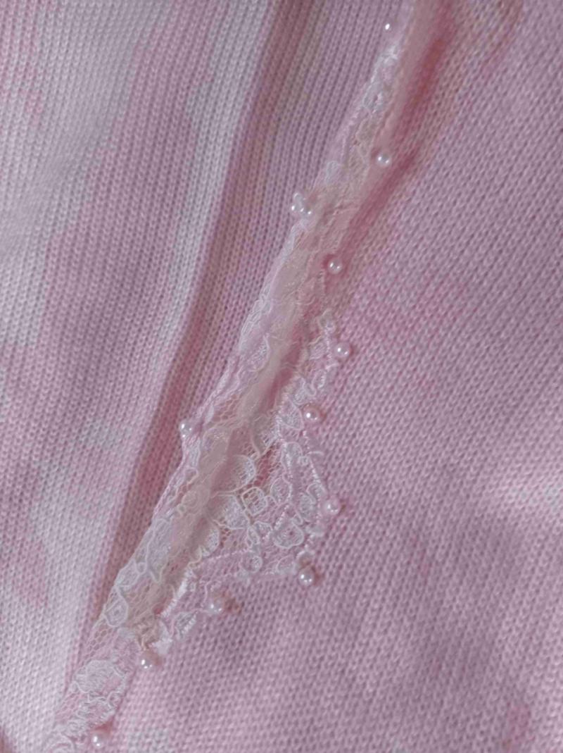 Sweater rosa con cuello alto - 3