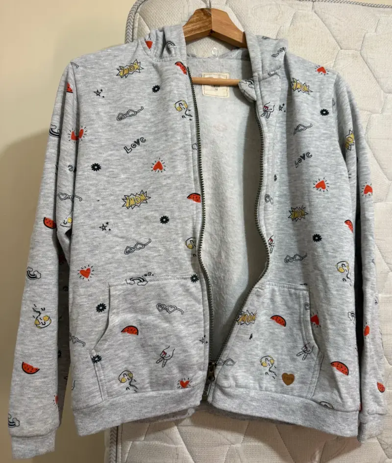 Polerón gris con estampado divertido - 2