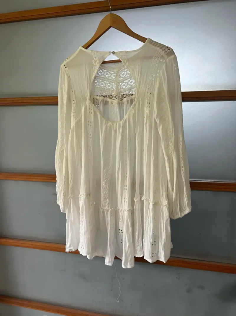 Blusa blanca con encaje Free People - 3